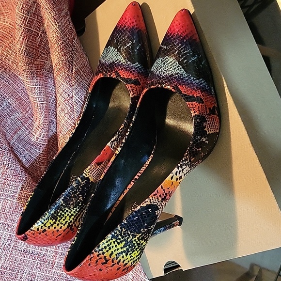 Women shoes - Picture 1 of 5